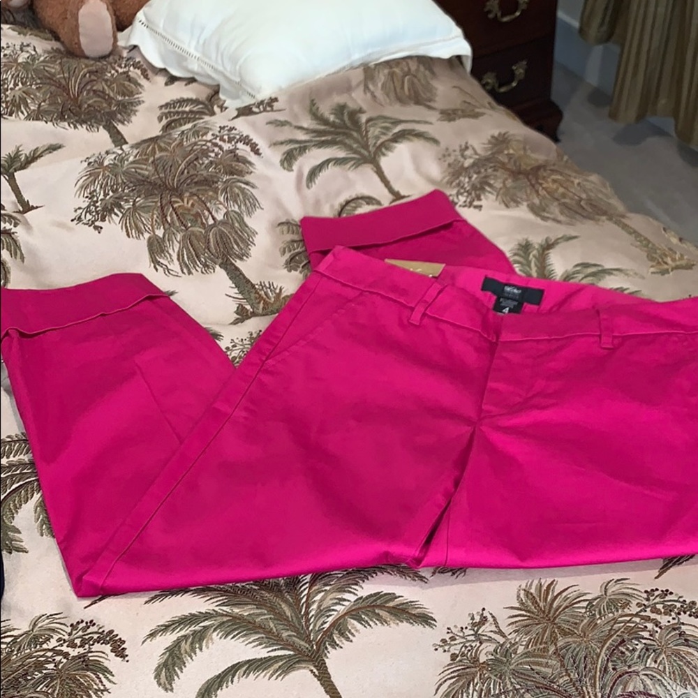 Pretty summer fuchsia caprices! NWT